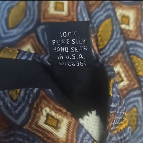 Burberry's of London Geometric Pattern Silk Tie - Picture 7 of 8